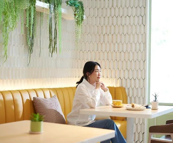 Shama Yen-akat Hotel