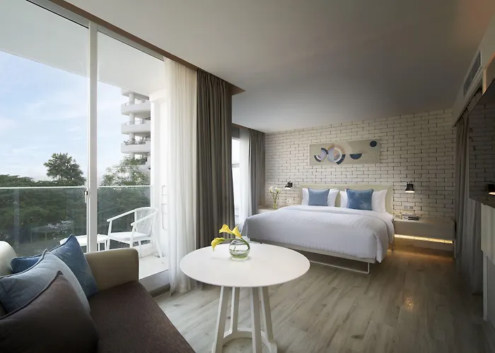 Shama Yen-akat Hotel