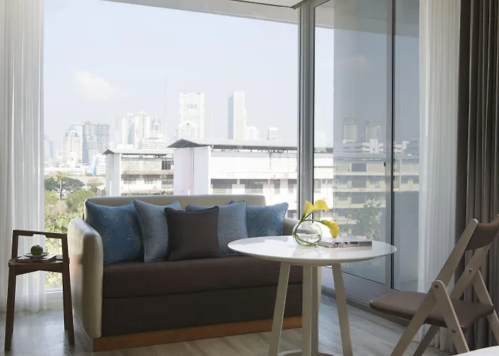 Shama Yen-akat Hotel